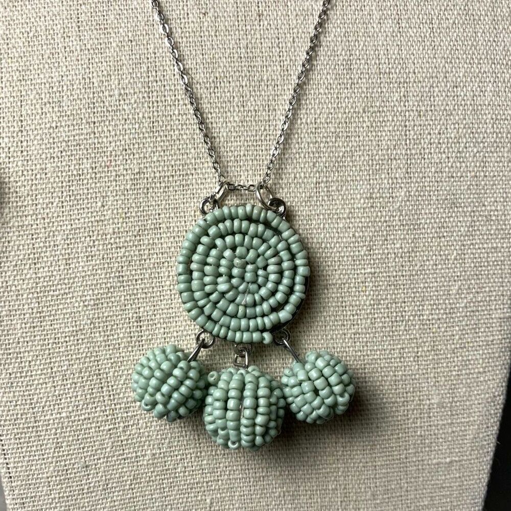 Green beaded pendant and chain